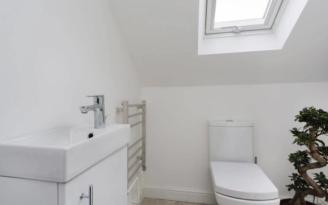 Veeve  5 Bed Home On Ruskin Avenue Kew