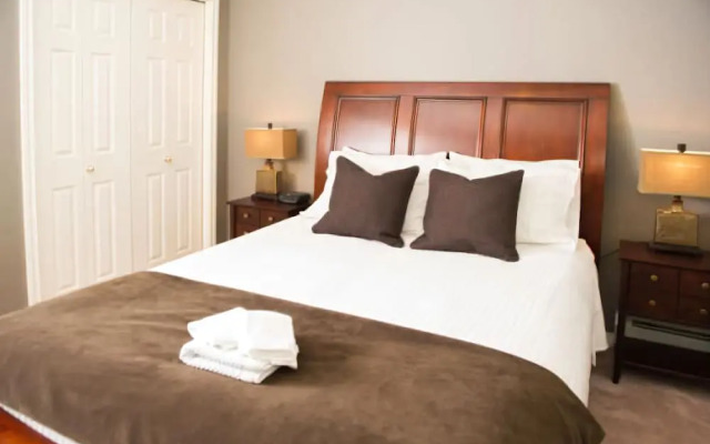Executive Suites by Roseman - Pavilions of Eau Claire