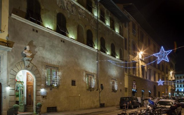 Отель Palazzo dal Borgo Италия, Флоренция - 1 отзыв об отеле, цены и фото номеров - забронировать отель Palazzo dal Borgo онлайн вид на фасад