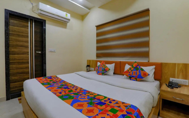 FabHotel Super 3 Premium - 800m from Kashi Vishwanath Temple