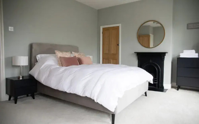 York Minster-3 Bed-sleeps 6-fireplace-free Parking