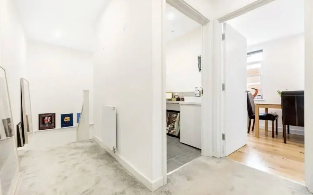 Modern 2 Bedroom Home With Private Garden