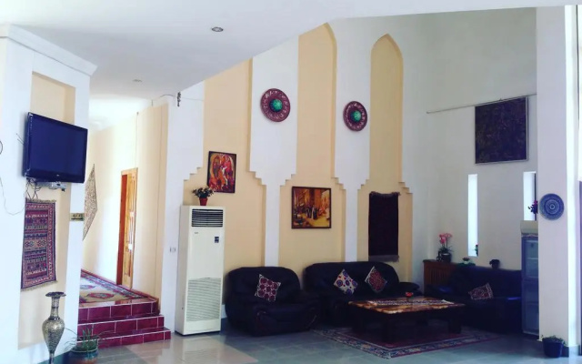 Caravan Hotel