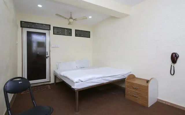 Shahi Guest House by OYO Rooms