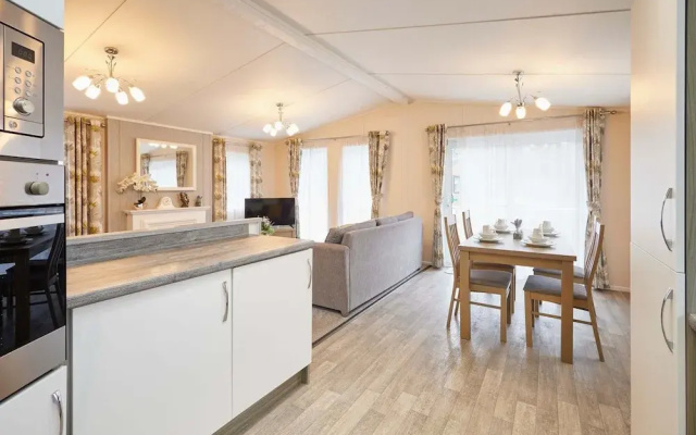 Host Stay Woodpecker Lodge