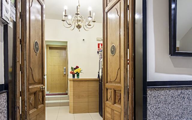 Отель Hostal INTER Puerta del Sol вид на фасад