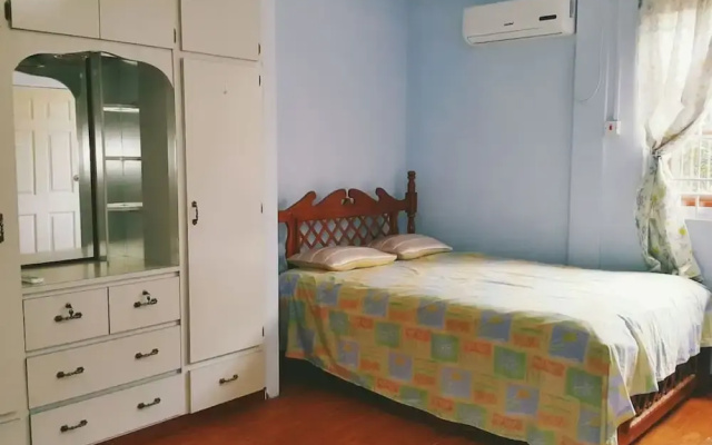 Spacious Apartment near Mall
