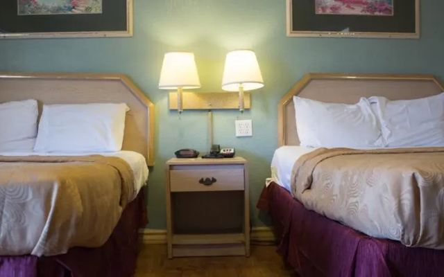 Regency Inn and Suites Muskogee