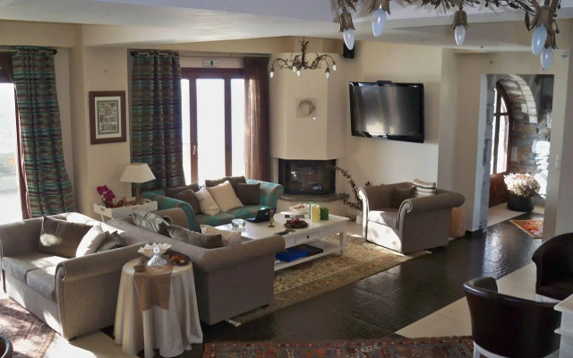 Porto Mani Suites