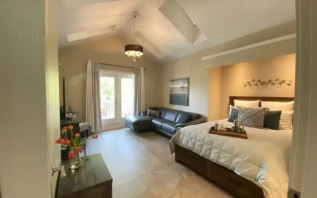 Kelowna Bed & Breakfast (CHATHAM HOUSE)