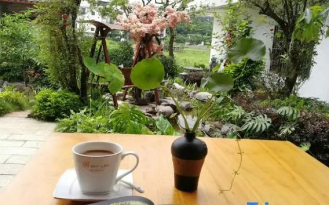 Champs-Elysees Landscape Film Resort Hotel (Yangshuo Yulong River Tourist Resort)
