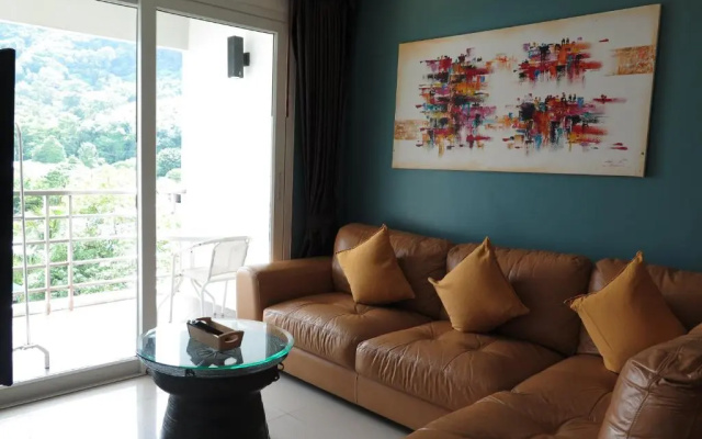 6-38 - 2 Bdr Condo With Balcony and Shared Pool