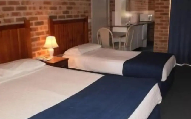 Lake Haven Motor Inn & Palms Restaurant