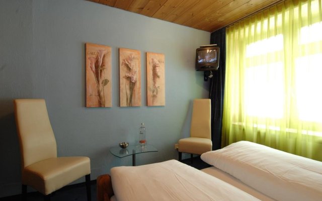 Отель Curuna Швейцария, Скуоль - отзывы, цены и фото номеров - забронировать отель Curuna онлайн комната для гостей