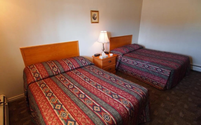 Lakeside Motor Inn