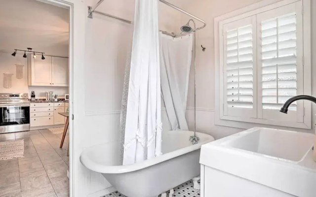 Walk Dtwn Prescott: Historic Home w/ Patio