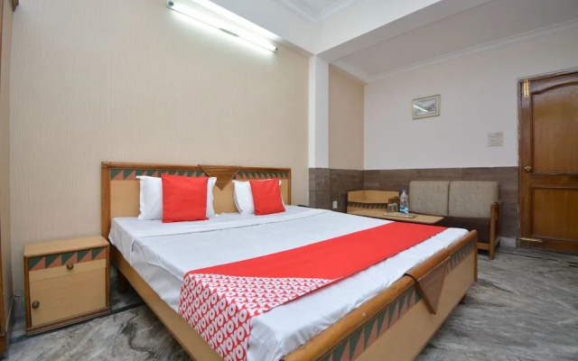 Oyo 40230 Hotel Royal Palace