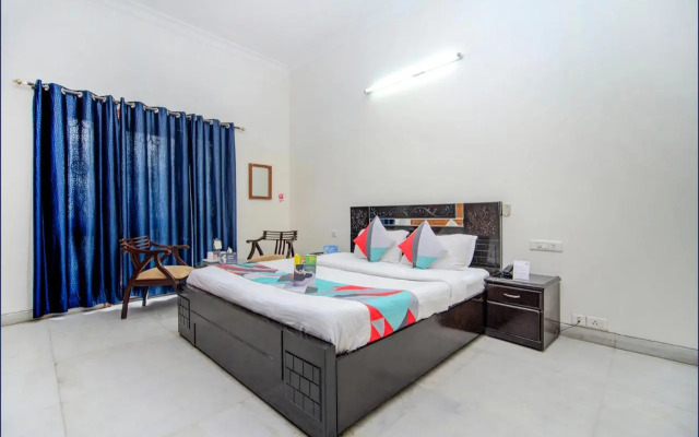 Hotel Ashray Noida