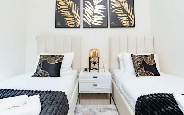 Nasma Luxury Stays - Azizi Riviera 44