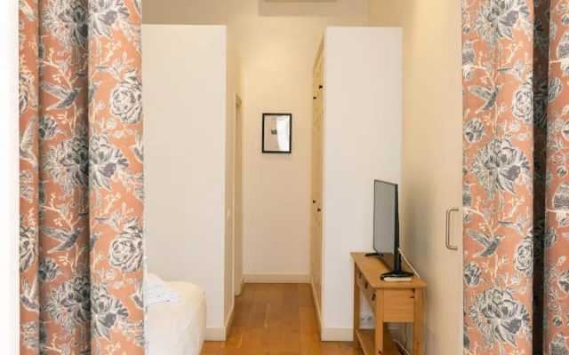 Designer s Three Bedroom Apartment With Terrace