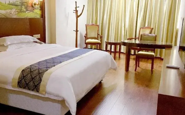 Longhui Business Hotel