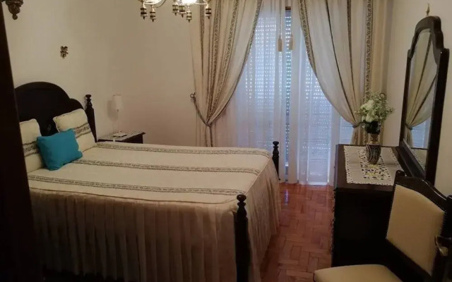 2 Bed Flat - Sleeps 5 - Parking - Wifi