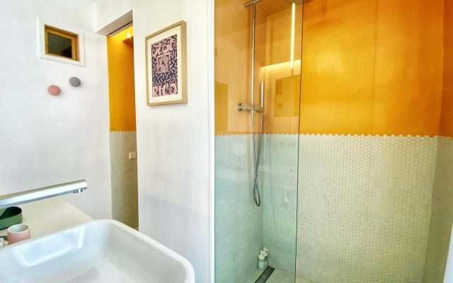 Tyche apartment