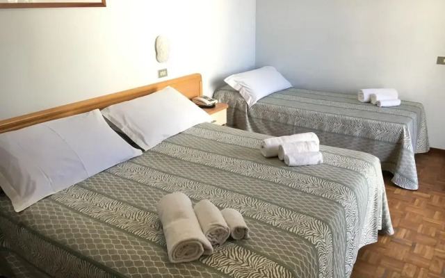 Hotel Consul
