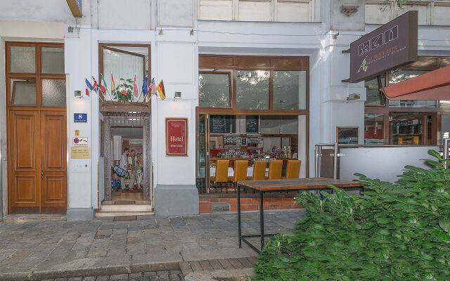 Hotel Marc Aurel вид на фасад
