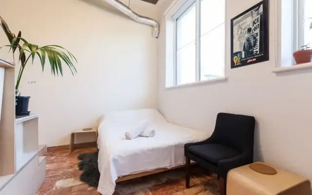 LUCINDA, Carlton Studio Apartment