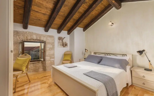 Beautiful Home in Kanfanar With Jacuzzi, Wifi and 7 Bedrooms