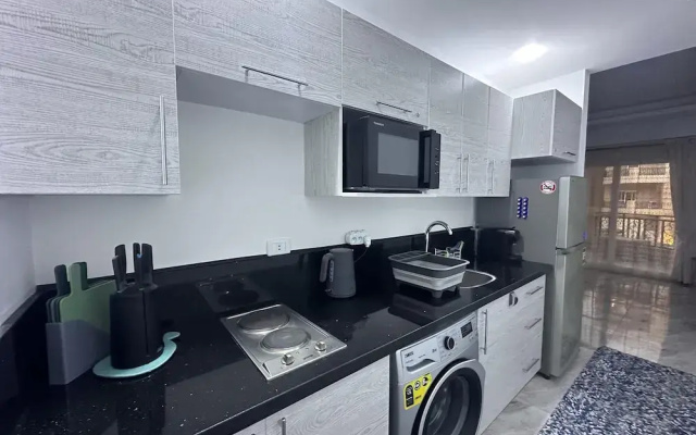 2 Bed Flat - Sleeps 6 - Pool - Parking - Wifi