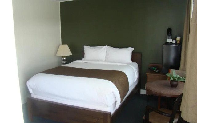 Paddock Inn