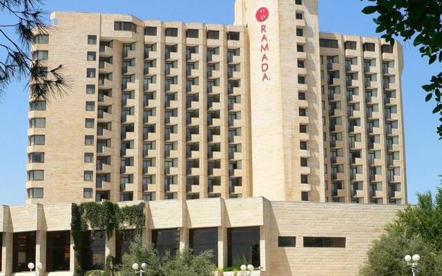 Ramada Hotel & Convention Center Израиль, Иерусалим - отзывы, цены и фото номеров - забронировать отель Ramada Hotel & Convention Center онлайн вид на фасад