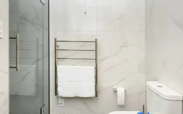 The Alpine Lakeview Luxe Retreat VI by Peakhost