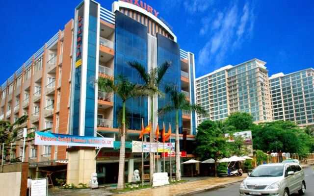 Отель Luxury Nha Trang Hotel Вьетнам, Нячанг - 7 отзывов об отеле, цены и фото номеров - забронировать отель Luxury Nha Trang Hotel онлайн вид на фасад