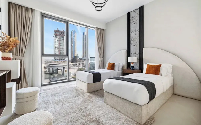 2BR M Water Views Near Downtown