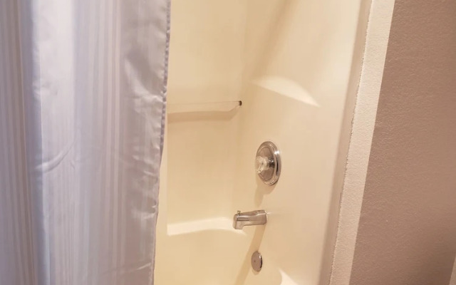 Allington Inn & Suites South Fork