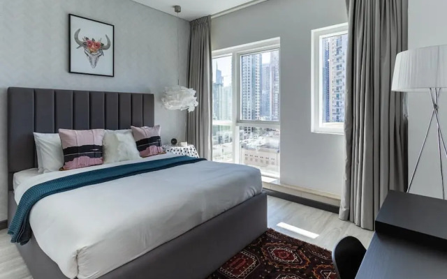 One Perfect Stay Royal Oceanic- One Bedroom Apartment