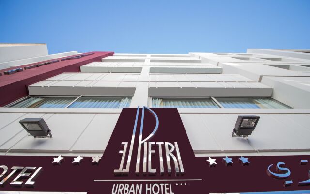 Le Pietri Urban Hotel вид на фасад