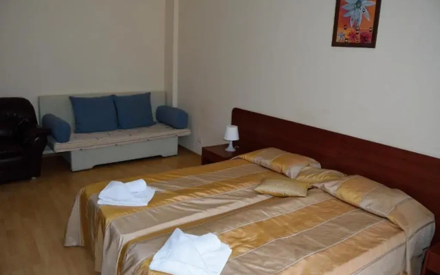 Persey Flora Apartments