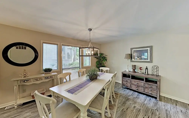 7811cent 2 Bedroom Condo