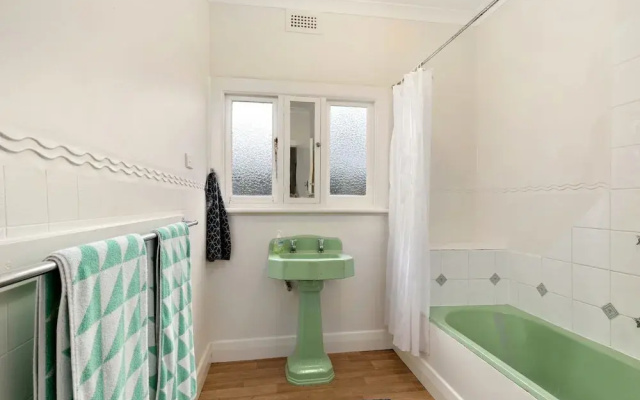 Vintage Sunrise - Pet Friendly (Outside Only)