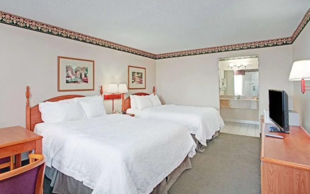 Days Inn & Suites by Wyndham Collierville Germantown Area