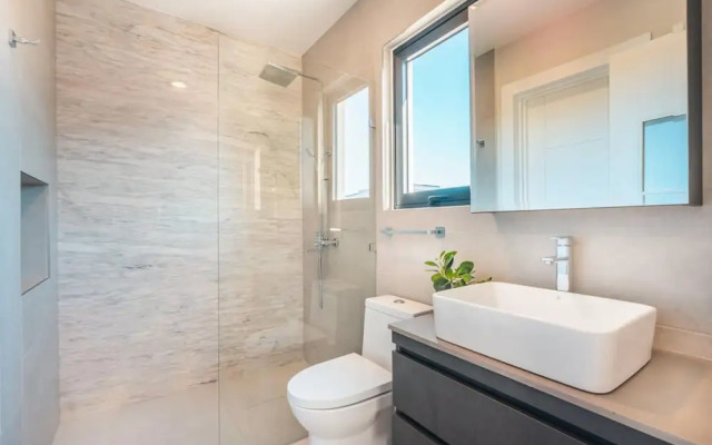 Modern Executive 2-bedroom Apartment