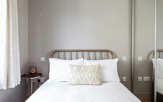 Modern Brentford Flat