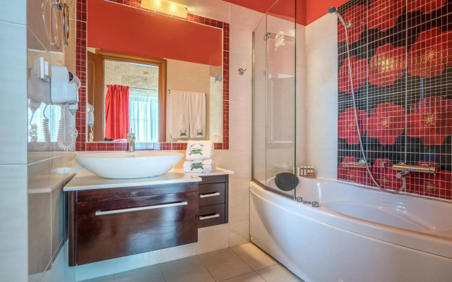 Emerald Villas & Suites