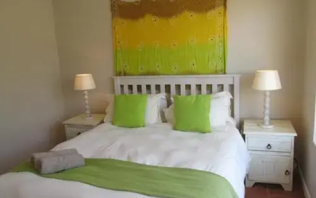 Point Village Accommodation - Laurie's House