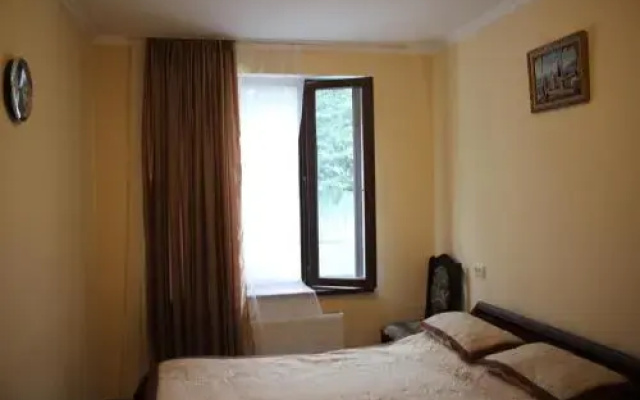 Guja's Guest House