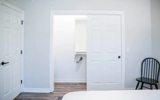 Modern Farmhouse - 2 Blocks to Downtown Square!